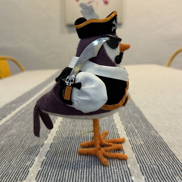 Target Spritz Bird Hyde & Eek 2020 Featherly Friends CLIPPER Halloween Pirate - Picture 2 of 6